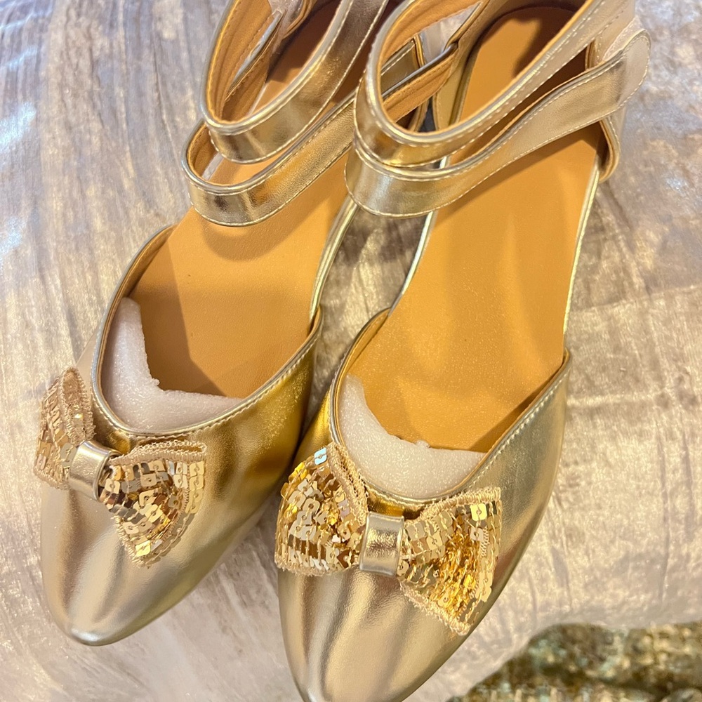 Elegant Gold Women's Shoes with glittery Bow Detail.. Sz 34 / 4US